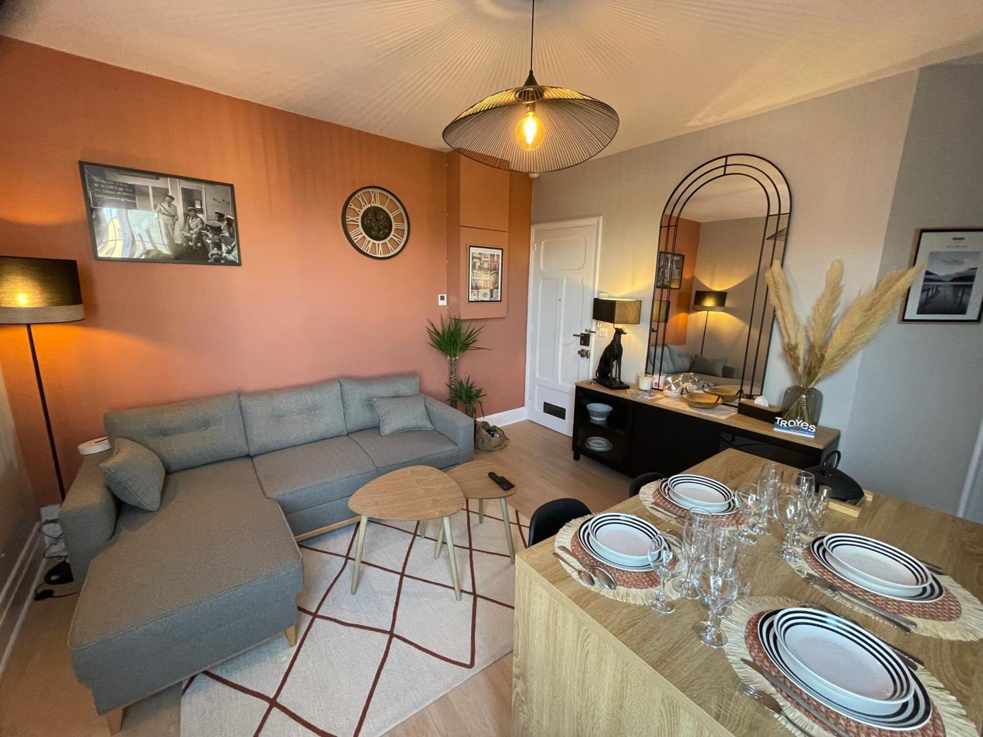 Le Treize Au Coeur Du Bouchon Apartment Troyes Exterior foto