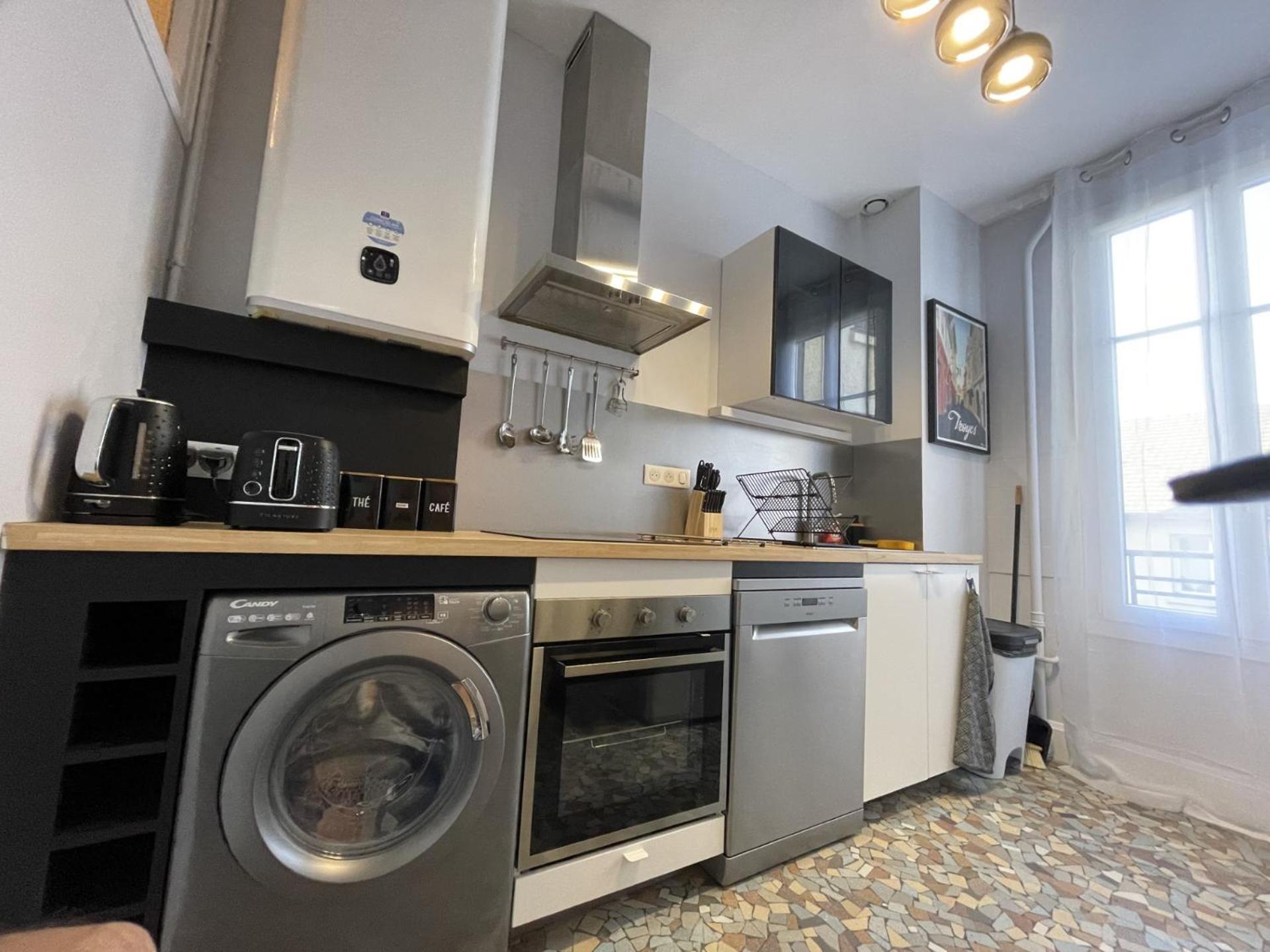 Le Treize Au Coeur Du Bouchon Apartment Troyes Exterior foto