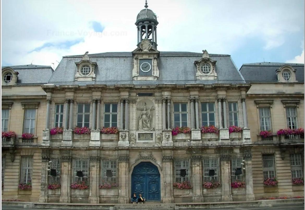 Le Treize Au Coeur Du Bouchon Apartment Troyes Exterior foto